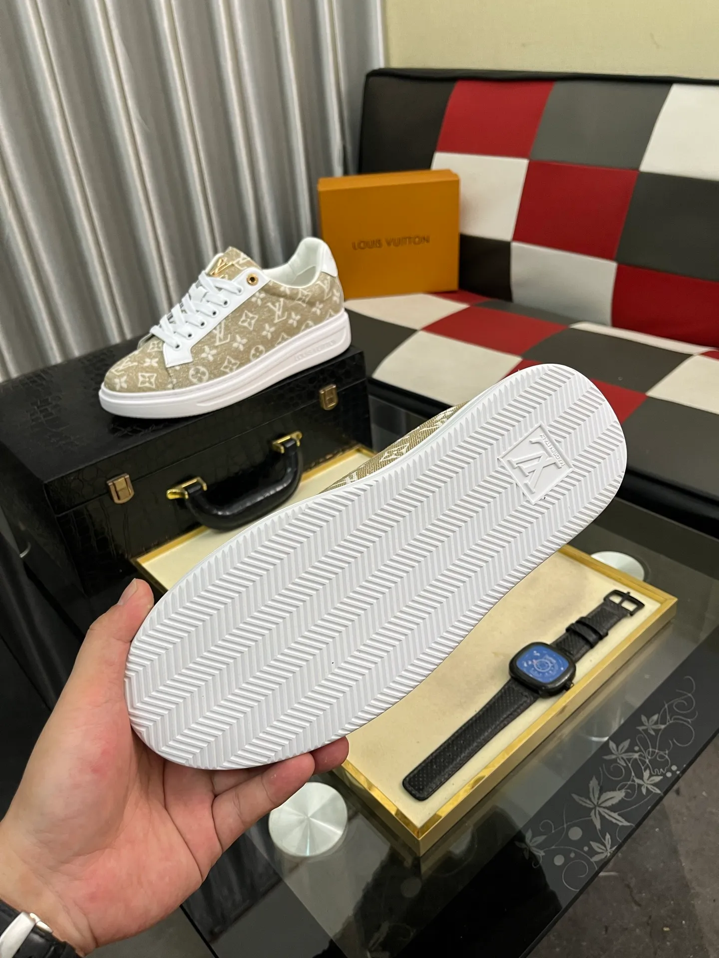Men's shoes 💰400⌚️⌚️LV Louis Vuitton. The latest trendy casual shoes are popular in physical stores in sizes 38-44. New spring and summer comfortable imported custom original cowhide, unique jacquard fabric element design. Paired with sheepskin lining, Lv original bottom, [taiyang][taiyang] high-end packaging and high quality💪Details determine the quality, you can enter and leave the counter at will, welcome to compare🇮🇹